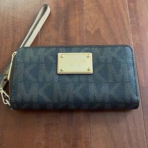Perfect condition micheal kors wallet
